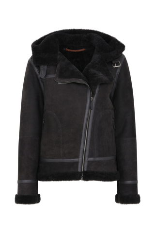 Bikerjacke aus Lammfell in der Farbe Elefant (Modell 727694_Norah-MV), Vorderansicht– markante Silhouette mit sichtbarer Rückenpasse und klassischen Biker-Details.