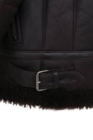 Damen-Bikerjacke aus Lammfell Modell Norah MVN in Dunkelbraun – Detailansicht  mit Kapuze und Ziegenleder-Details