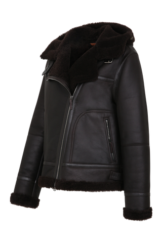 Damen-Bikerjacke aus Lammfell Modell Norah MVN in Dunkelbraun – Seitenansicht mit Kapuze und Ziegenleder-Details