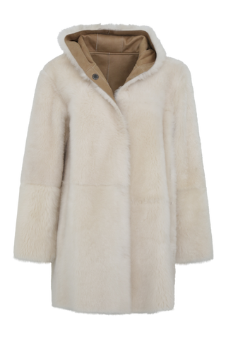 Damen Lammfellmantel Modell 698724 Olivera LCP in Caramel, Vorderansicht aus Lammfell, aus voluminösem Lacon Cashmere Plus mit Kapuze und legere Passform