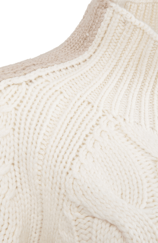 Damen-Strickpullover mit Zopfmuster in creme– Modell SaraCable-CWS 886541, Detailansicht