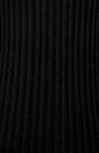 Eng anliegender Rundhalspullover von Frauenschuh aus weichem Kaschmir, wolle Seide mix in der Farbe schwarz Made in Italy - Detailansicht Freisteller