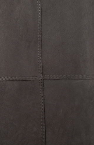 Lammfell Mantel schwarz grau Detail