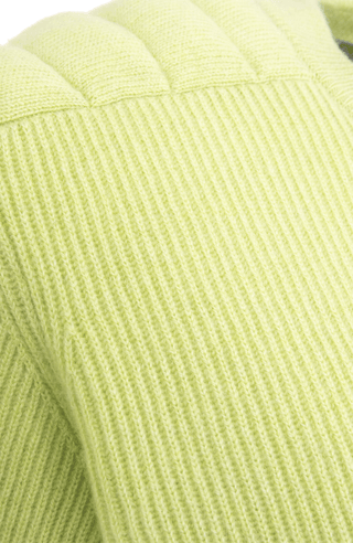 Cashmere Pullover mit Schulterpolster in hellgrün Detail