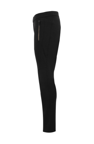 Seitenansicht der Slim Fit Herrenhose Collin–WP von Frauenschuh – technische Stretchhose in Schwarz mit ergonomischem Schnitt und seitlichen Reißverschlusstaschen.