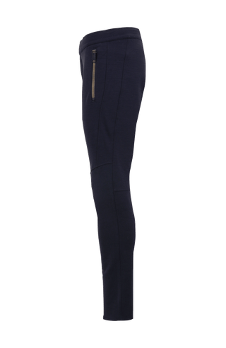 Seitenansicht der Herren-Funktionshose Collin–WP von Frauenschuh in Midnight-Blau – Slim Fit Passform, elastisches und strapazierfähiges Material für maximale Bewegungsfreiheit, mit zwei praktischen Reißverschlusstaschen an den Seiten. Perfekt für Outdoor-Aktivitäten bei kühlen Temperaturen