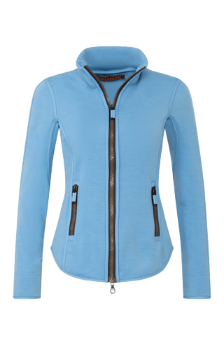 Vorderansicht der Damen-Sportjacke „Wera“ in der Farbe Sky (blau) – leichte, nachhaltig gefertigte Stretchjacke mit sportlichem Schnitt und Zwei-Wege-Zippverschluss; ideal für Frühling und Sommer oder im Winter als Layer unter wärmeren Jacken