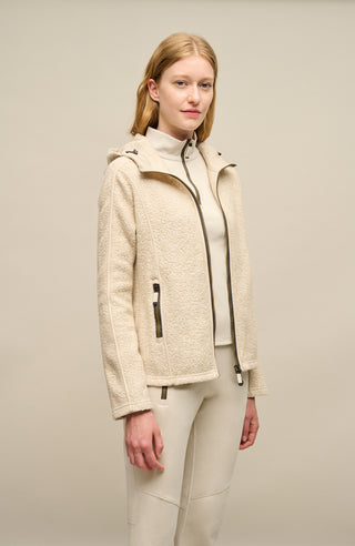 Damen-Kaschmirpullover mit Kapuze in Caramel – Modell Rania-CT 506580, Model Vorderansicht