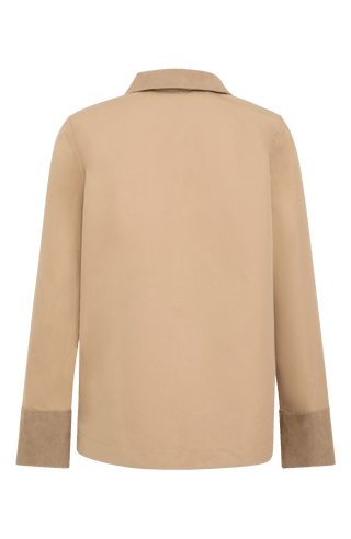 Rueckansicht der Jacke aus Bio-Baumwolle, Modell 612608 RiaMulti-ODC in der Farbe Caramel (940), gerade geschnitten, wasser- und windabweisend.