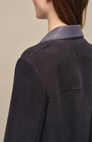 Kurzer Damen Lederblazer aus Veloursleder, Modell Lin-CV in Midnight (1630) – Rueckansicht