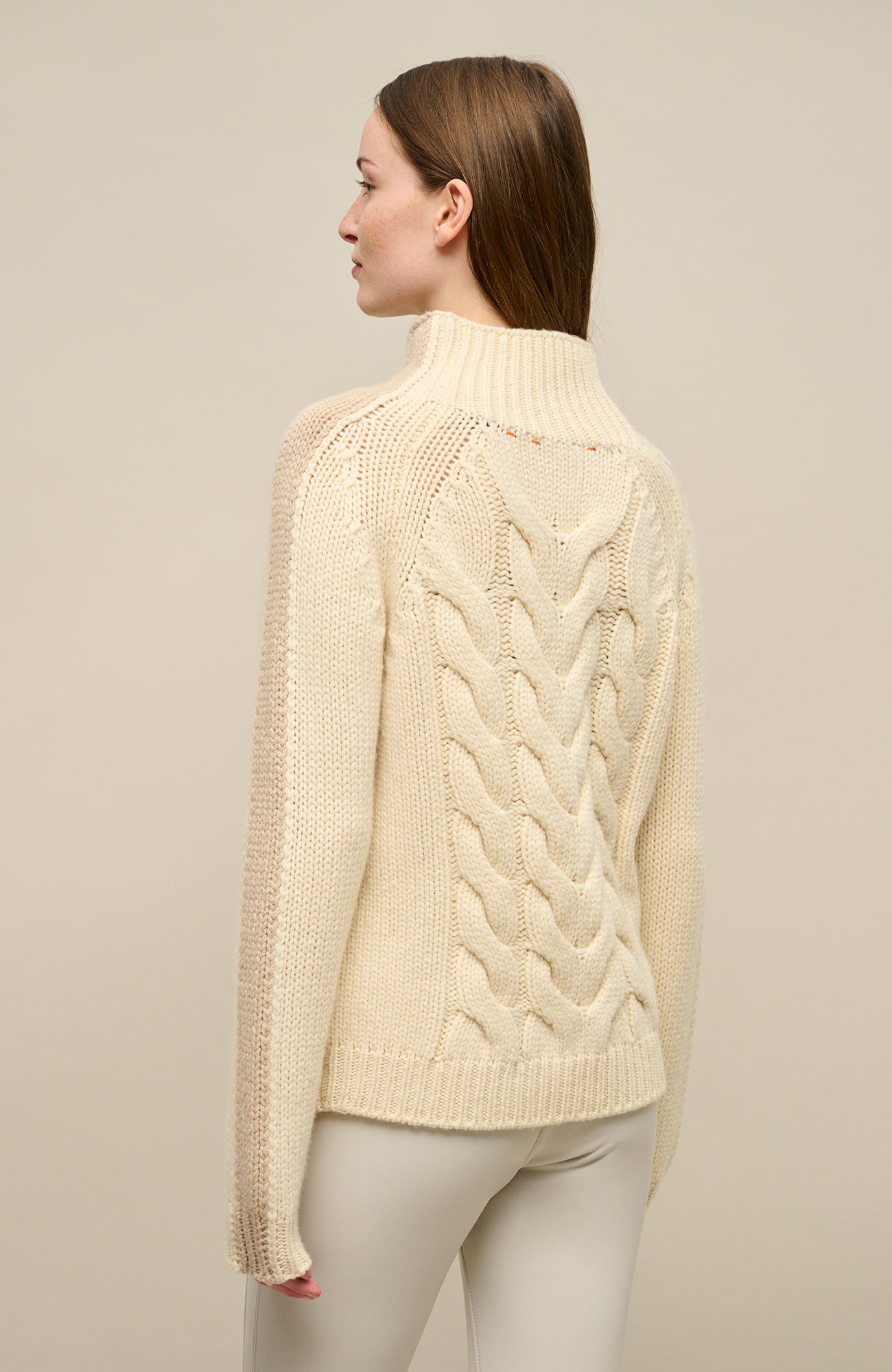 Knitted sweater with cable pattern - SaraCable