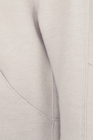 Kurz geschnittene Damen-Walkjacke von Frauenschuh, Modell 704129 Violet2.0-CW, Farbe Sandstone Detailansicht – nachhaltig gefertigt aus mulesingfreier Schurwolle