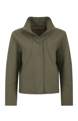 urz geschnittene Damen-Walkjacke von Frauenschuh, Modell 704129 Violet2.0-CW, Farbe 840 ivy, Vorderansicht – nachhaltig gefertigt aus mulesingfreier Schurwolle