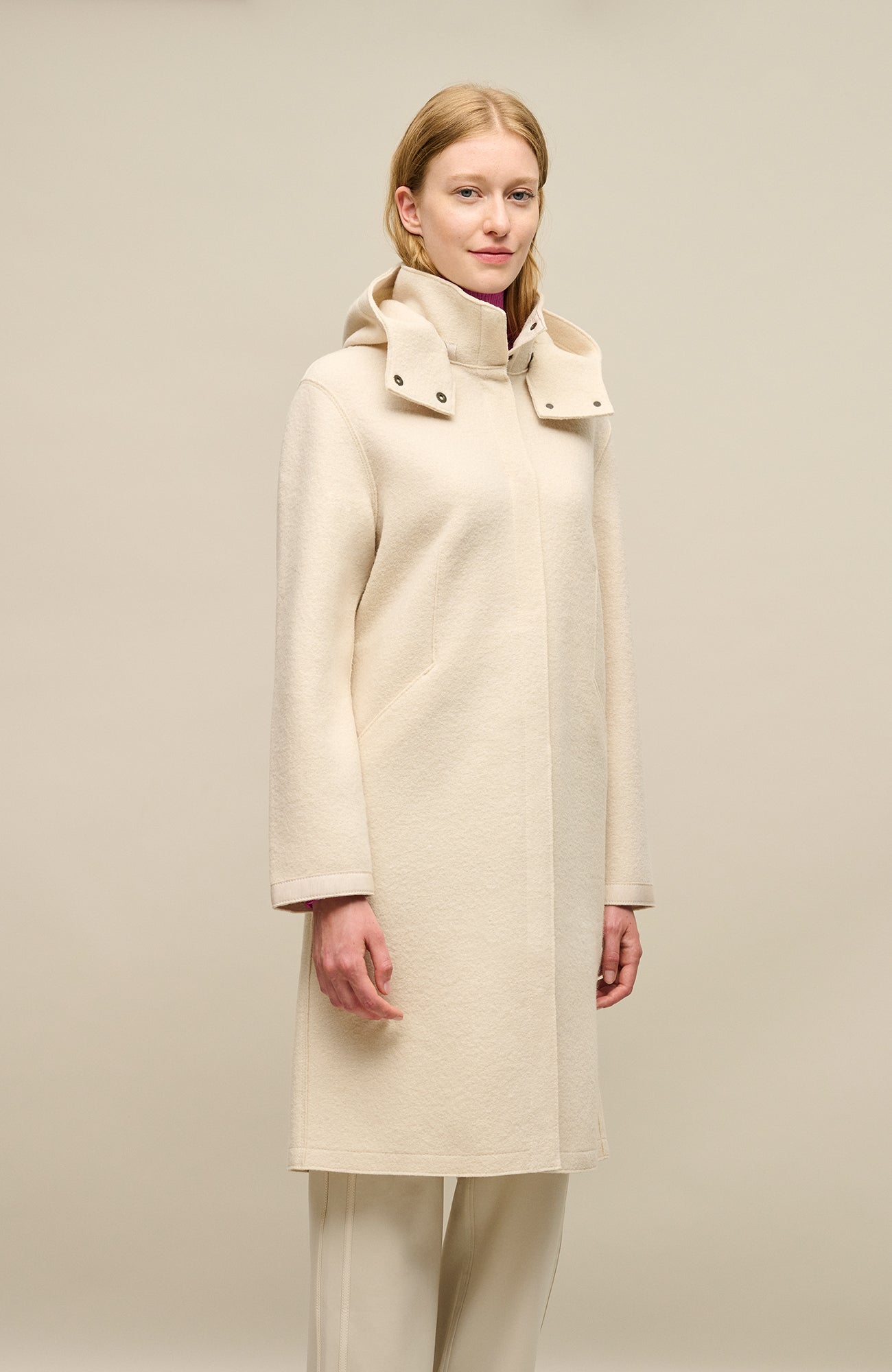 Damen - Walkmantel mit Kapuze, Modell 535129 Ellen-CW in Farbe 1200 Shell– Model Vorderansicht