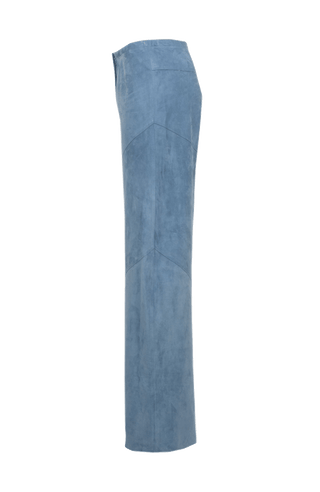 Ausgestellte blaue Velourslederhose von der Seite 