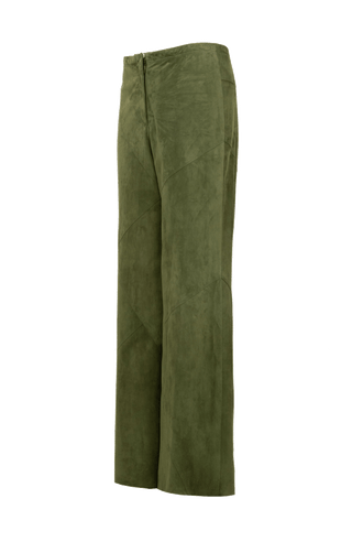 Ausgestellte gruene Velourslederhose von der Seite 