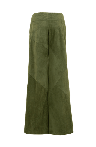 Ausgestellte gruene Velourslederhose von hinten 