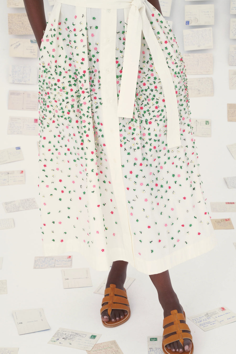 Baumwollkleid mit floralen Applikationen