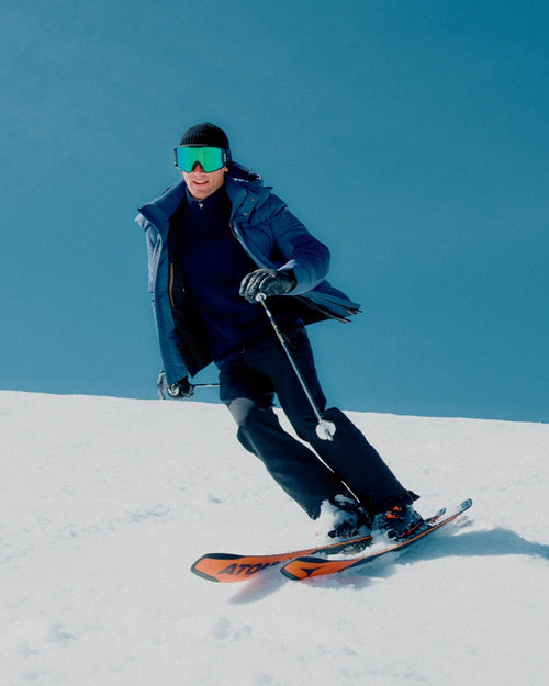 Teddy LIN Skijacke kombiniert mit dem Leo Unterzieher. Luxury Sportswear vereint höchsten Tragekomfort mit maskuliner Ästhetik – ideal für aktive Männer, die Wert auf Qualität, Funktionalität und Design legen.