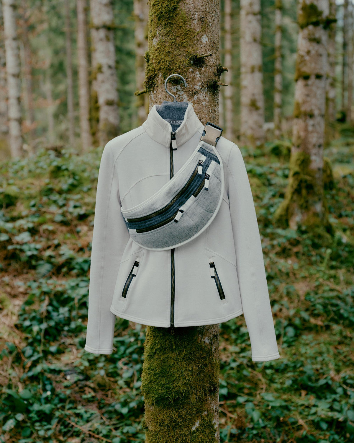 In our materials section you will find, among other things: - finest lamb and leather - high-quality wool and merino wool - fine cashmere - selected cotton qualities - functional materials for our ski and outdoor clothing