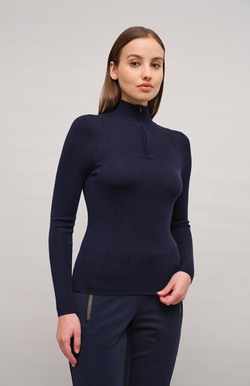 Das Merinowoll-Shirt Jean verbindet sportliche Leichtigkeit mit femininer Eleganz – angenehm im Tragegefühl und perfekt für stilvolle Freizeitlooks.
