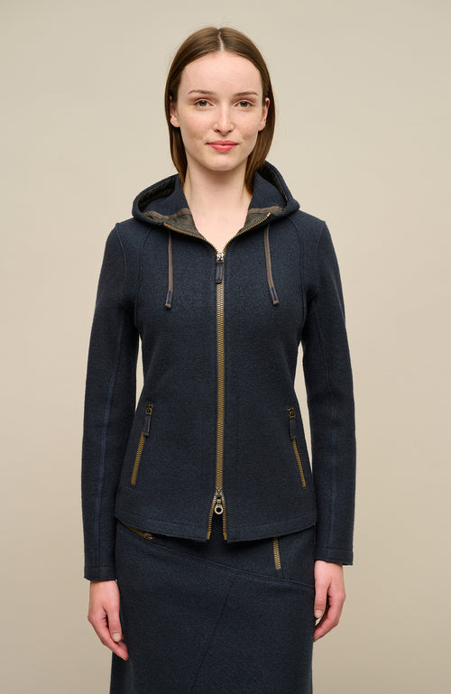 Avery jacket and Zita skirt – a top-class ensemble in timeless cooked wool.