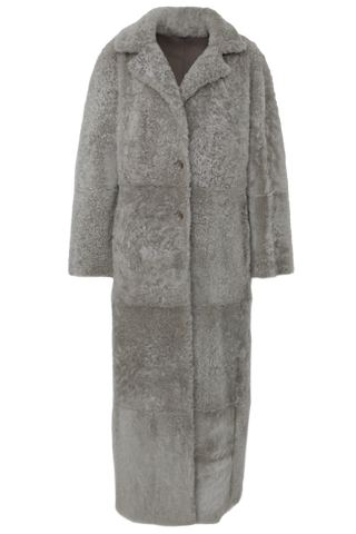 Bodenlanger Damen Lammfellmantel Modell 738393 Johanna Long LL in Sesame, Vorderansicht Fellseite, gerade Passform, wendbar mit Glattleder außen und lockigem Fell innen, Reverskragen