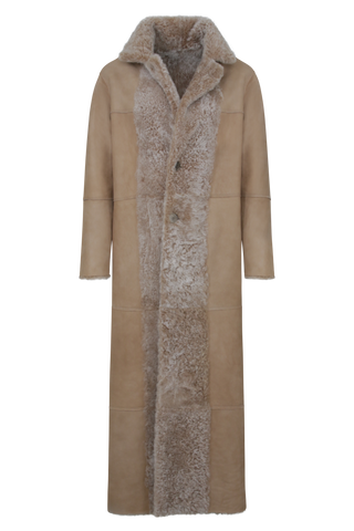 Bodenlanger Damen Lammfellmantel Modell 738393 Johanna Long LL in Sesame, Vorderansicht Lederseite, gerade Passform, wendbar mit Glattleder außen und lockigem Fell innen, Reverskragen