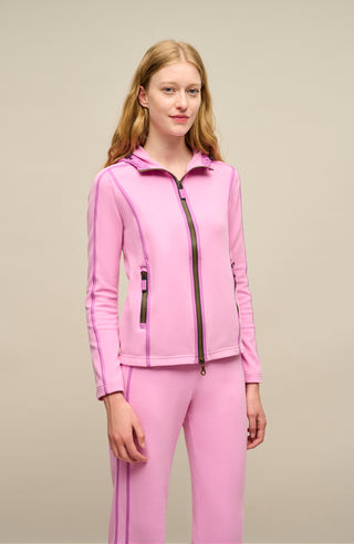 Damenjacke von Frauenschuh, Modell Rania-BF Pink-rose –  Model Vorderansicht, leichte Jacke für Frühling und Sommer, stilvoll und funktional für Alltag und Freizeit.