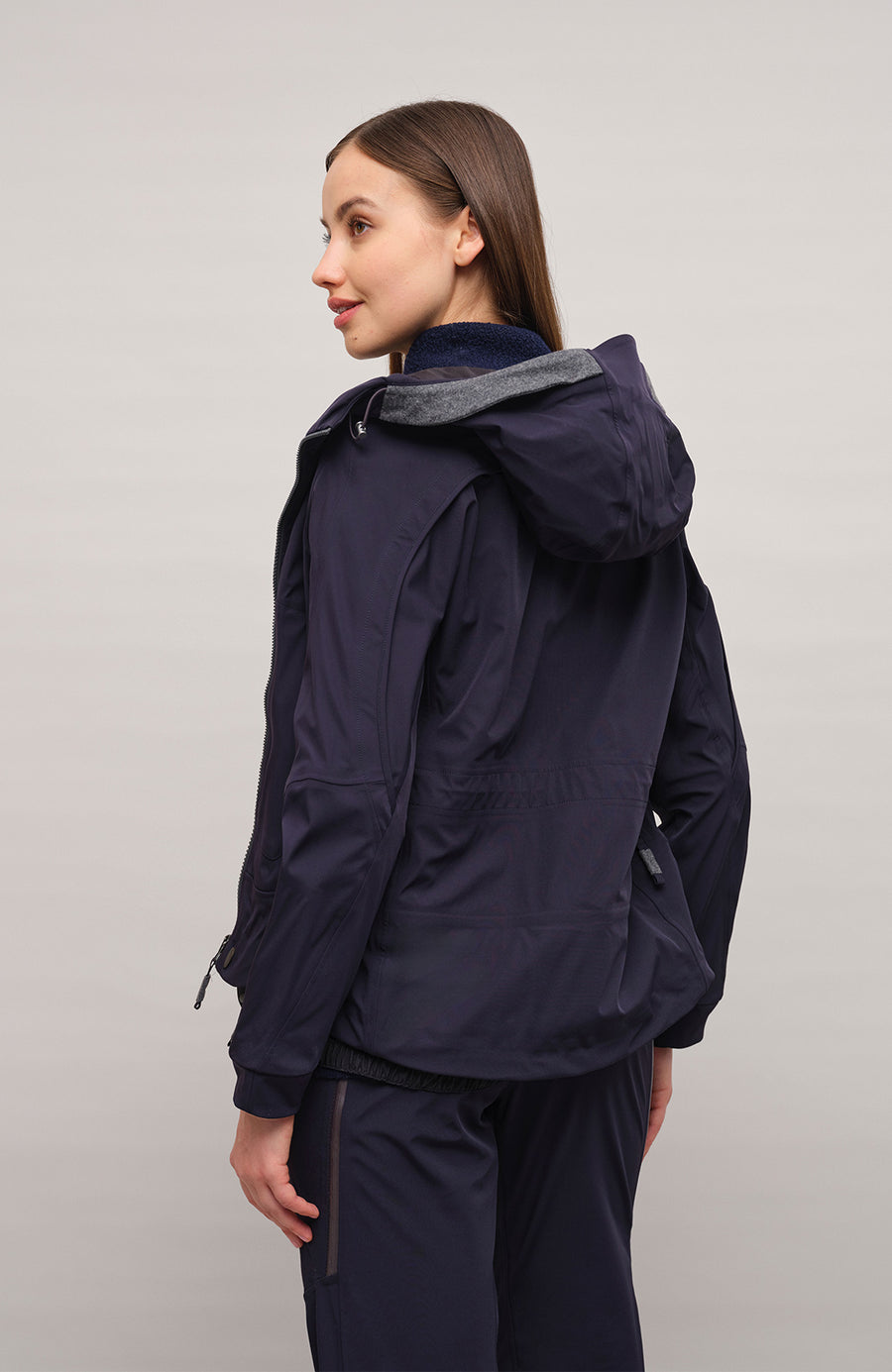 Frauenschuh_Mode_Fashion_Oesterreich_Austria_Kitzbuehel_Muenechen_fall_Herbst_winter_sportswear_Sportbekleidung_Funktionsjacke_outdoor_outdoorwear_jacket_Jacke_coat_Mantel_Weste_vest_downvest_blau_blue_043633_Ayla-P3L_1630 midnight