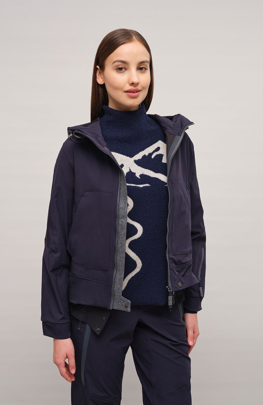 Frauenschuh_Mode_Fashion_Oesterreich_Austria_Kitzbuehel_Muenechen_fall_Herbst_winter_sportswear_Sportbekleidung_Funktionsjacke_outdoor_outdoorwear_jacket_Jacke_coat_Mantel_Weste_vest_downvest_blau_blue_043633_Ayla-P3L_1630 midnight