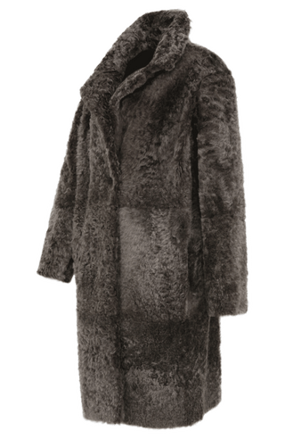Damen Lammfellmantel Modell 733393 Johanna LL in mink, Seitenansicht gerade Passform, wendbar mit Glattleder außen und lockigem Fell innen, Reverskragen