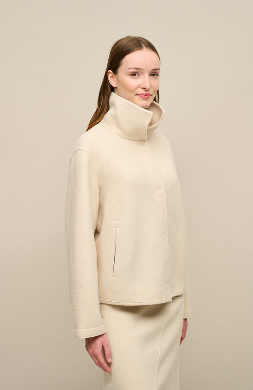 Delia jacket: casual comfort meets striking stand-up collar – ideal for an urban look and the office.