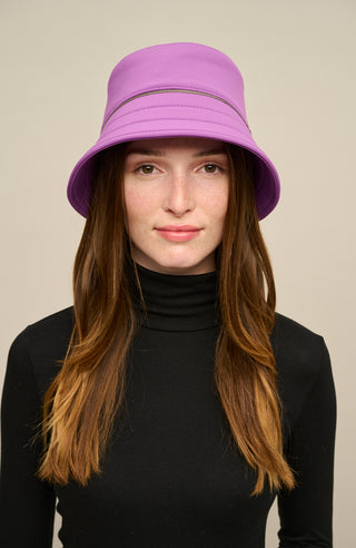 Fischerhut aus Softshell, Modell 598230 Hat-S in Farbe 2590 violet– Model Vorderansicht