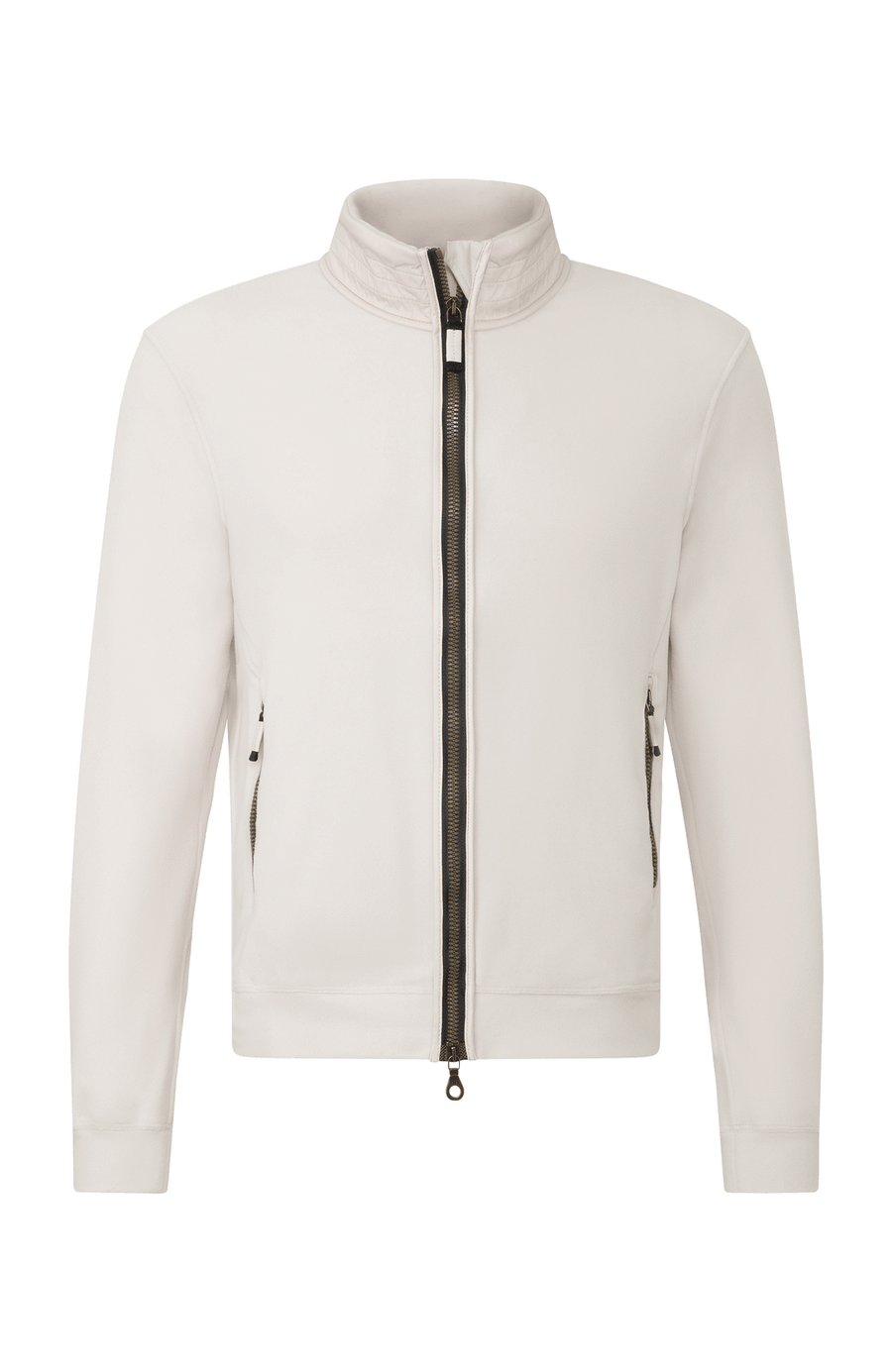 Herrenjacke „Oliver Biodegradable Fleece“ in Weiß. Die Jacke besteht aus biologisch abbaubarem Fleece-Material und verbindet nachhaltige Funktionalität mit modernem Design. Zu sehen ist die Vorderansicht mit hohem Stehkragen, durchgehendem Frontreißverschluss und zwei seitlich integrierten Reißverschlusstaschen. Das Material wirkt weich, leicht strukturiert und bietet hohen Tragekomfort. Der ergonomische Schnitt mit klarer Linienführung verleiht der Jacke eine sportlich-elegante Silhouette