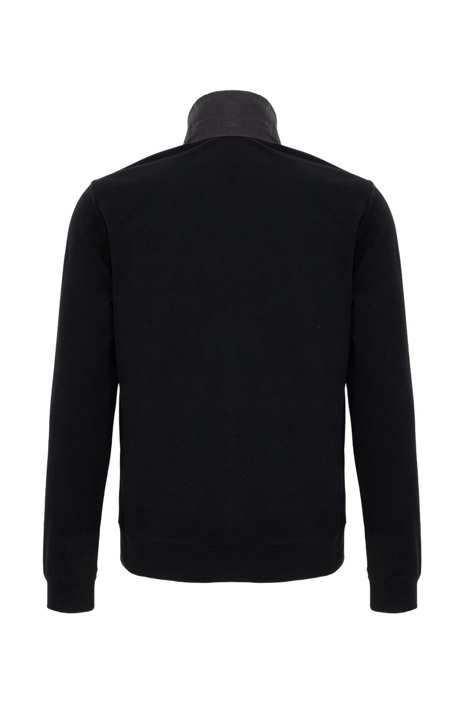 Rückansicht der Herrenjacke „Oliver-BF 2090“ von Frauenschuh in der Farbe „Black“. Die Jacke zeigt eine klare, sportlich-elegante Silhouette mit ergonomischem Schnitt, der sich leicht zur Taille hin verjüngt. Das leicht strukturierte Material in schwarz, wirkt funktional und hochwertig verarbeitet. Der hohe Stehkragen ist von hinten sichtbar, ebenso die präzisen Nähte, die dem Kleidungsstück Form und Struktur verleihen