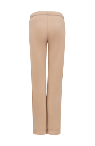Rückansicht der Damen-Powerstretch-Hose „Inga“ in der Farbe Savannah – gerade geschnittene Hose ohne Taschen und Reißverschlüsse, mit elastischem Bund und schlichtem, funktionalem Design, das für optimale Bewegungsfreiheit sorgt