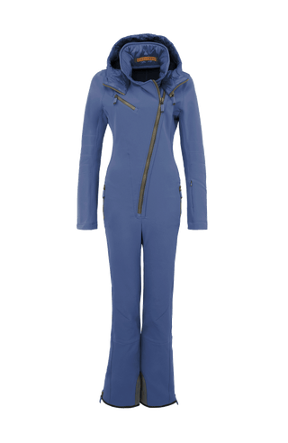 Vorderansicht des Damen-Skioverall GWEN-S in Blau – eleganter, figurbetonter Catsuit aus elastischem Funktionsmaterial mit hohem Tragekomfort – ideal für Wintersport, Skifahren und stylische Outdoor-Aktivitäten – wasserabweisend, atmungsaktiv und winddicht – körpernahe Passform mit durchgehendem leicht schräg verlaufendem Reißverschluss, hoher Kragen, Kapuze und taillierter Schnitt. Außerdem gibt es eine Brusttasche – edle Verarbeitung in typisch minimalistischer FRAUENSCHUH-Ästhetik