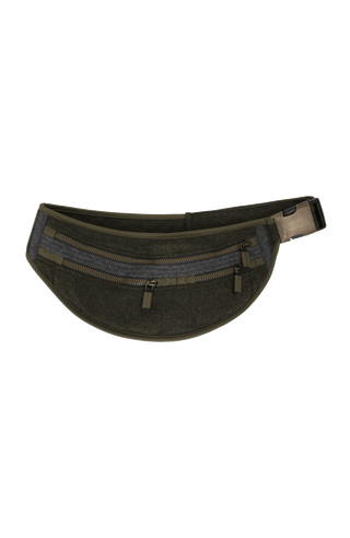 Gürteltasche aus Loden, Modell 093717 Beltbag-L in Farbe Ivy– Vorderansicht. Hochwertige Verarbeitung, stilvoller Begleiter für Damen und Herren.