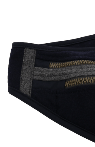 Gürteltasche aus Loden, Modell 093717 Beltbag-L in Farbe midnight– Detailansicht. Hochwertige Verarbeitung, stilvoller Begleiter für Damen und Herren.