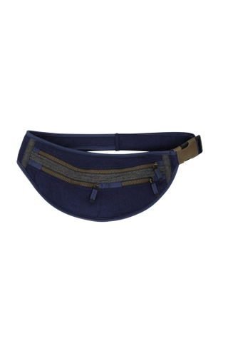 Gürteltasche aus Loden, Modell 093717 Beltbag-L in Farbe alaskablue – Vorderansicht. Hochwertige Verarbeitung, stilvoller Begleiter für Damen und Herren.