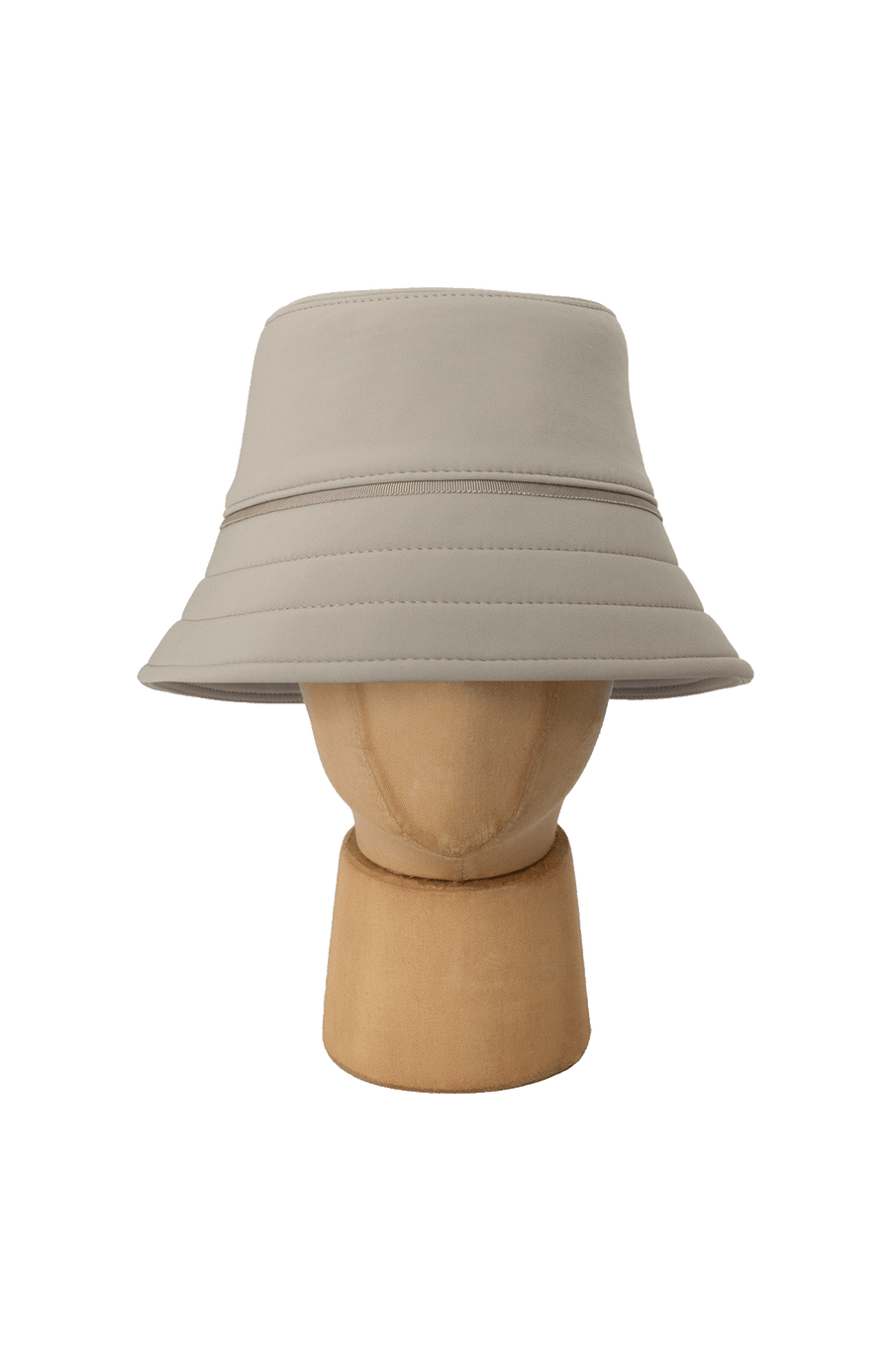 Hat-S Fischerhut aus Schöller Softshell. Nahtbetonung dank Ripsband. Krempe mit Dreifachnaht. Wind- und wasserabweisend, bi-elastisch für Formstabilität und Passgenauigkeit. In der Farbe Braun (Farbe: cashmere)