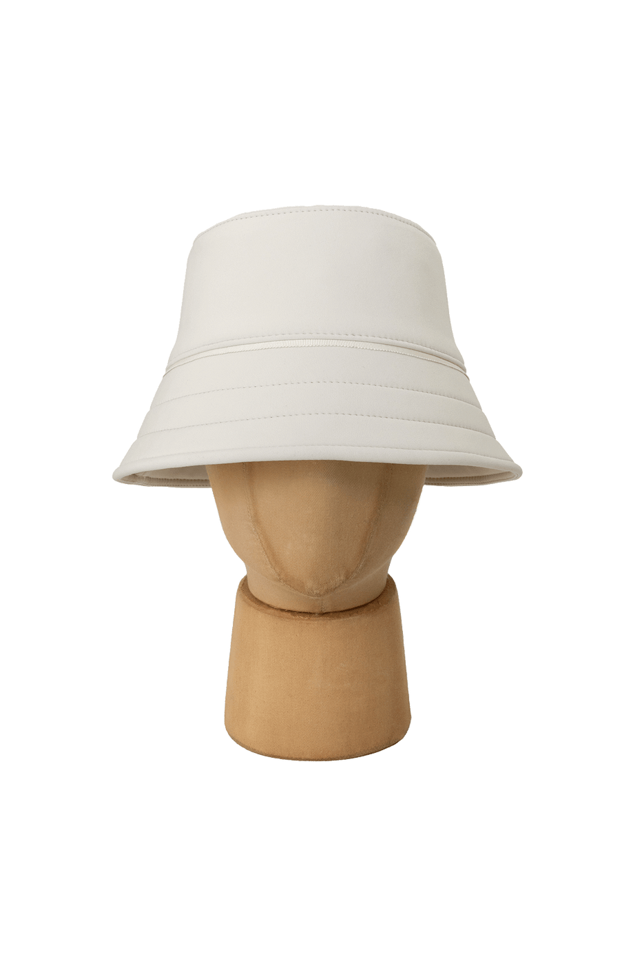 Hat-S Fischerhut aus Schöller Softshell. Nahtbetonung dank Ripsband. Krempe mit Dreifachnaht. Wind- und wasserabweisend, bi-elastisch für Formstabilität und Passgenauigkeit. In der Farbe Weiß-Beige (Farbe: sandstone)