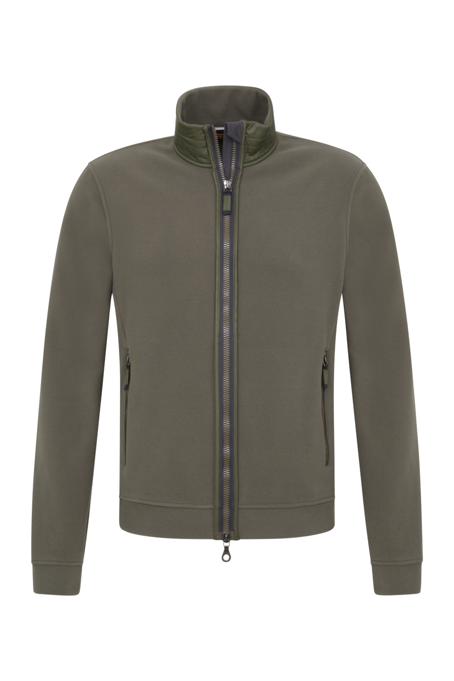 Herren Fleecejacke Modell Oliver in Ilvy grün, Vorderansicht– weiche, warme Jacke mit Stehkragen und Reißverschluss, ideal für Outdoor und Alltag.“