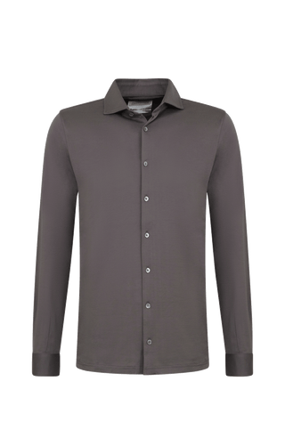 Herren Polohemd Marlon in der Farbe Falcon – Vorderansicht mit klassischem Kragen und Knopfleiste, sportlich-eleganter Look aus weicher Baumwolle.