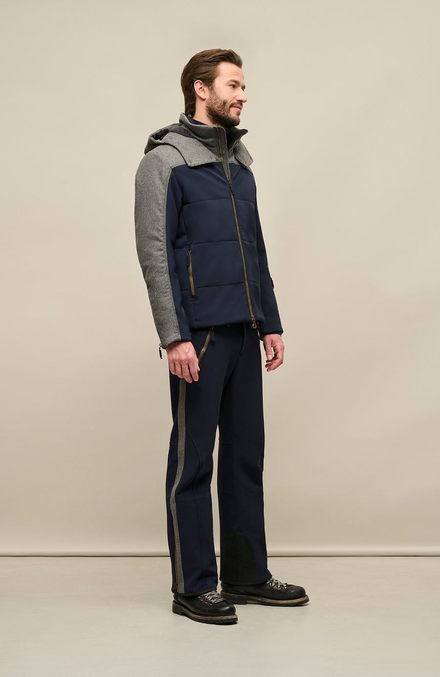 Herren Skijacke Modell 556230 Viktor Multi-S in Midnight – Model Vorderansicht, funktionale Performance, femininer Schnitt, made in Austria von Frauenschuh