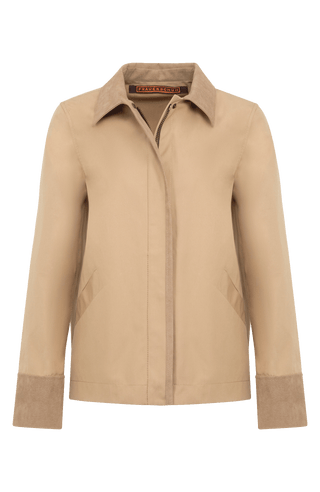 Vorderansicht der Jacke aus Bio-Baumwolle, Modell 612608 RiaMulti-ODC in der Farbe Caramel (940), gerade geschnitten, wasser- und windabweisend.