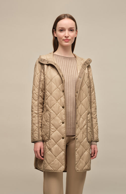 The Julie quilt coat offers reliable protection against the wind and is versatile to combine – whether with wool garments or softshell coats, suitable for use all year round.