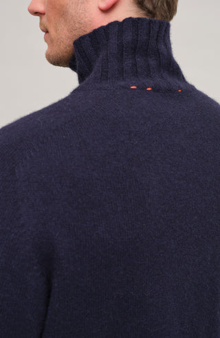 Kaschmir Rollkragenpullover Herren Aiden-WS 086549 in Dunkelblau (Farbe 1630 midnight) – Detailansicht am Model