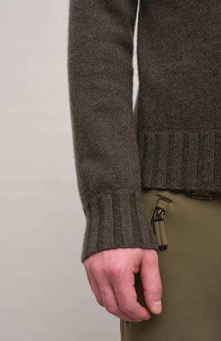 Kaschmir Rollkragenpullover Herren Aiden-WS 086549 in Grün (Farbe 84 0 Ivy – Detailansicht am Model